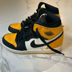 Air Jordan 1 Retro High OG Yellow Toe